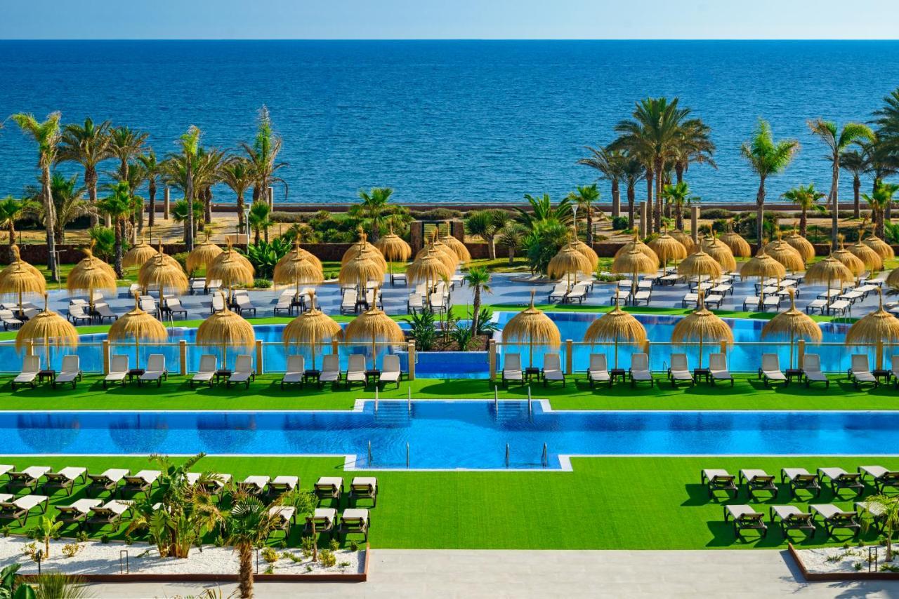 Cabogata Beach Hotel レタマル エクステリア 写真 The resort's pool area