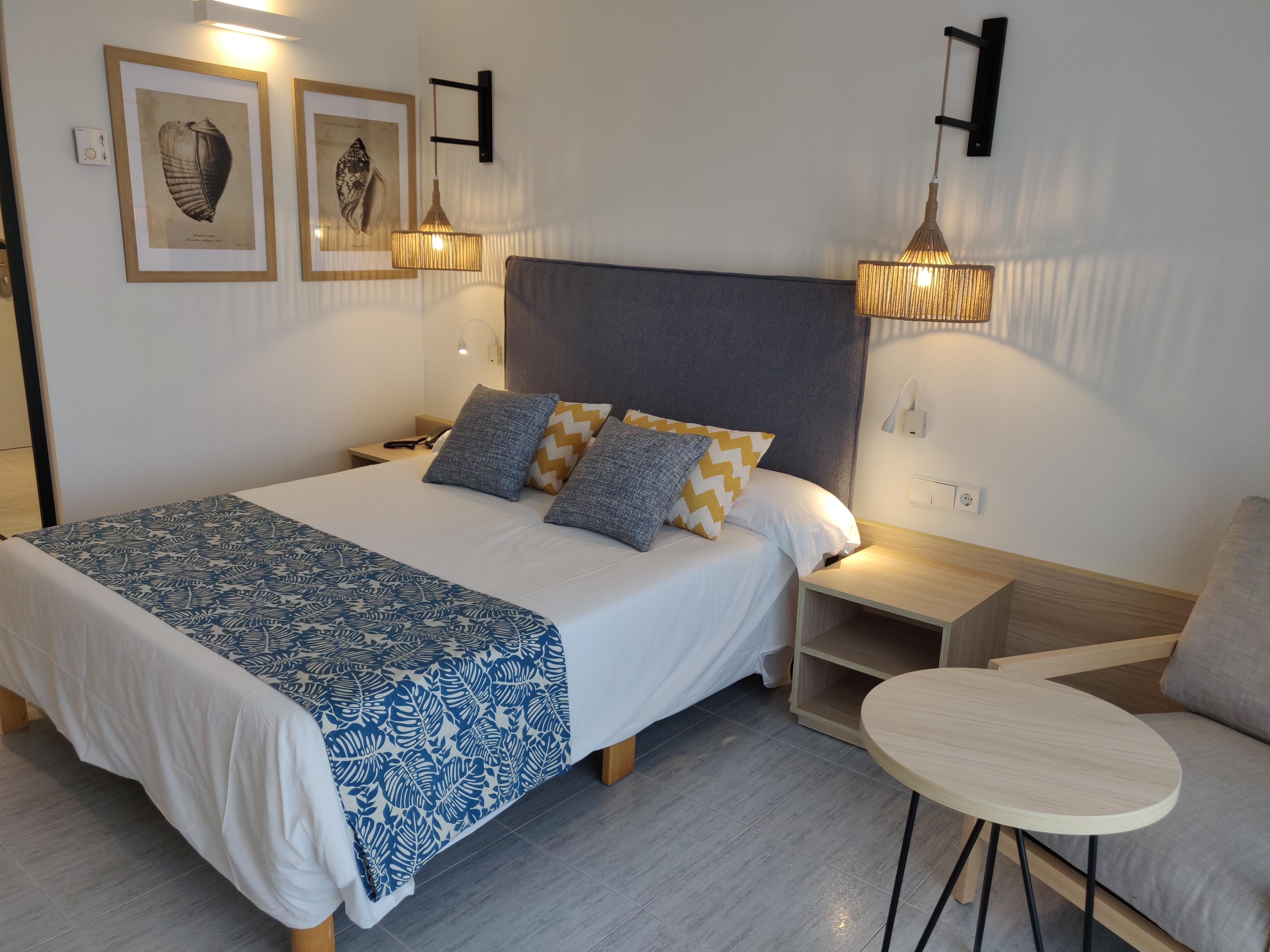 Cabogata Beach Hotel レタマル エクステリア 写真 A bedroom in a hotel