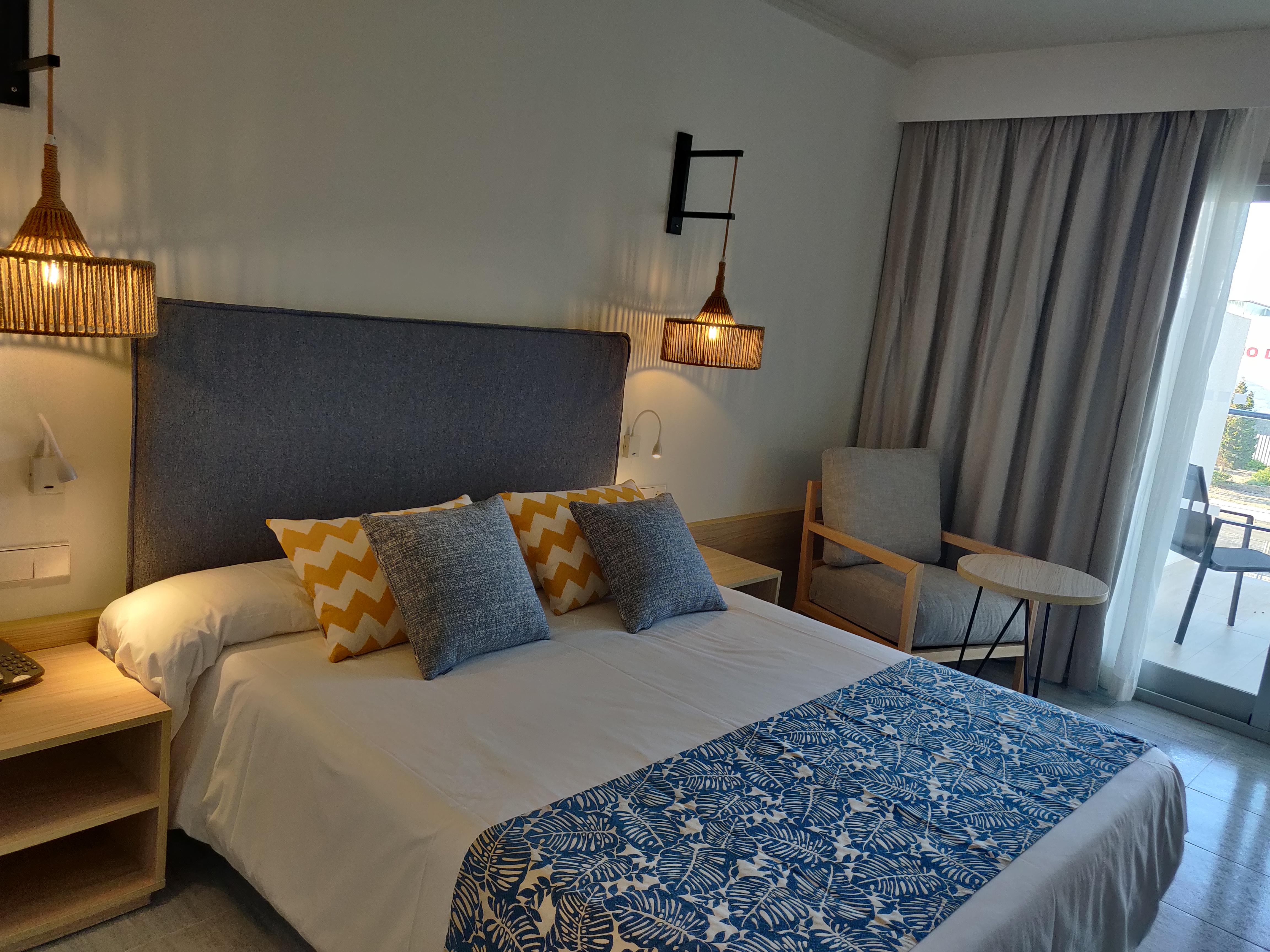 Cabogata Beach Hotel レタマル エクステリア 写真 A bedroom in a hotel