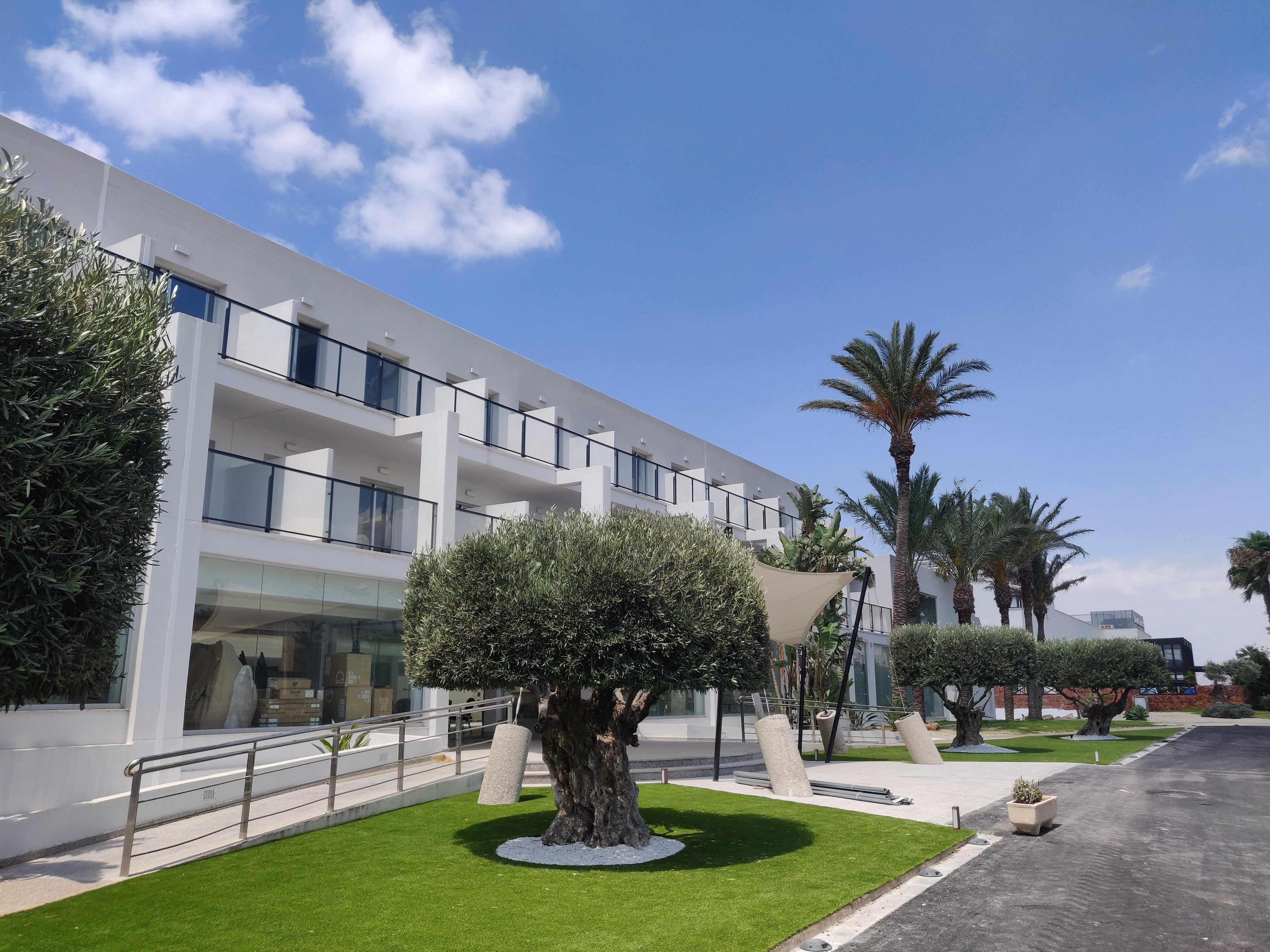 Cabogata Beach Hotel レタマル エクステリア 写真 The campus of the University of Nicosia