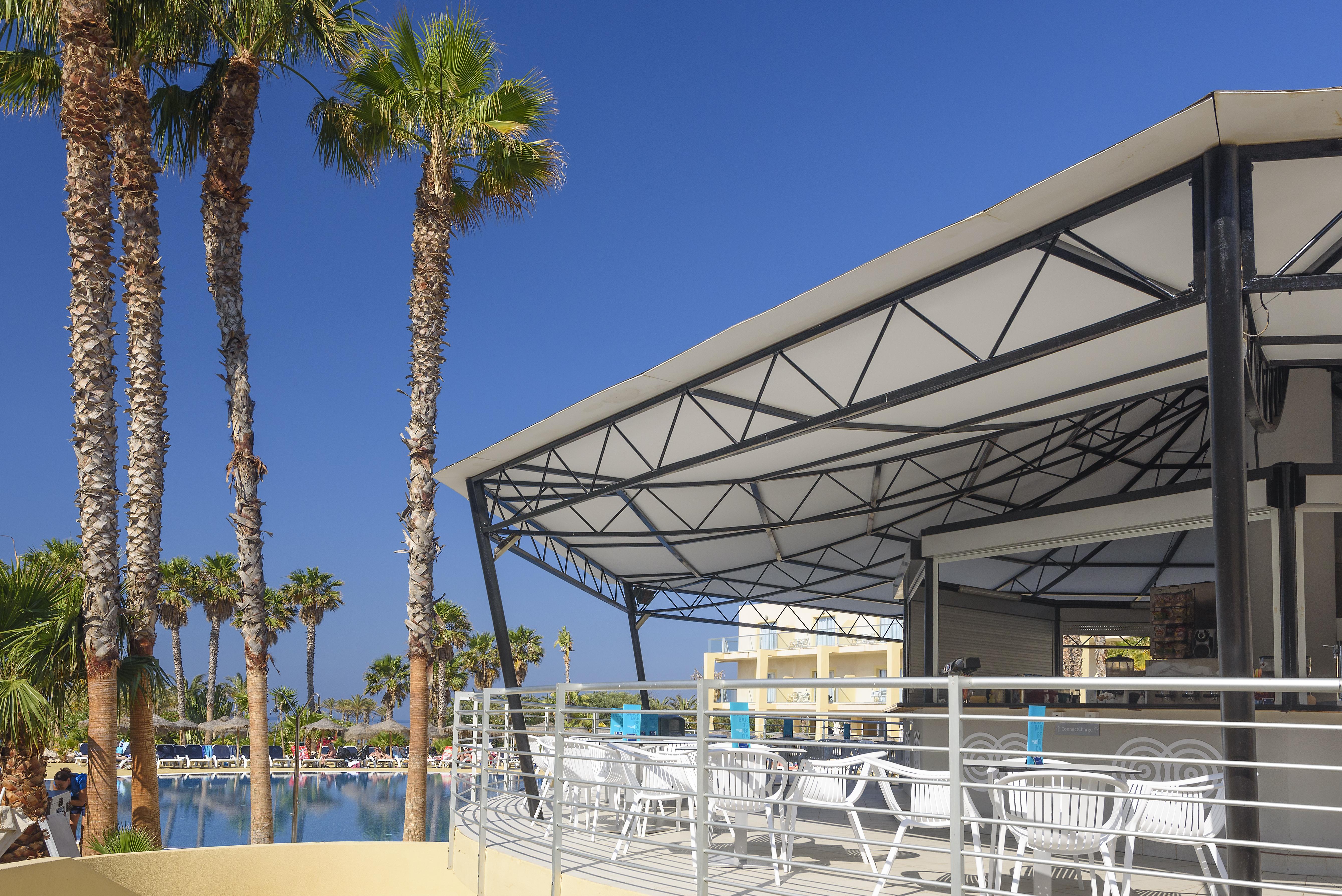 Cabogata Beach Hotel レタマル エクステリア 写真 The pool at the hotel