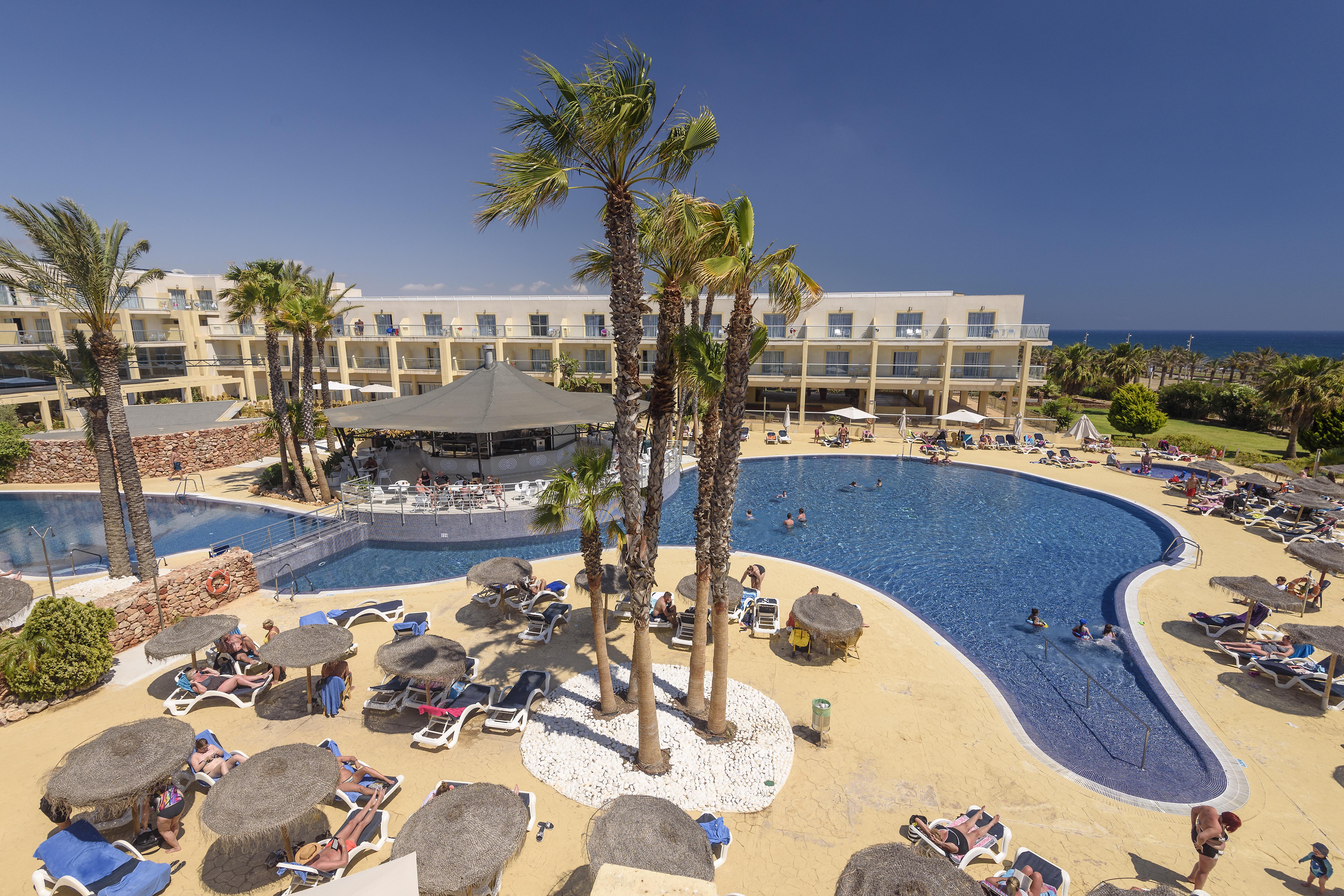 Cabogata Beach Hotel レタマル エクステリア 写真 The swimming pool at the Nissi Beach Hotel
