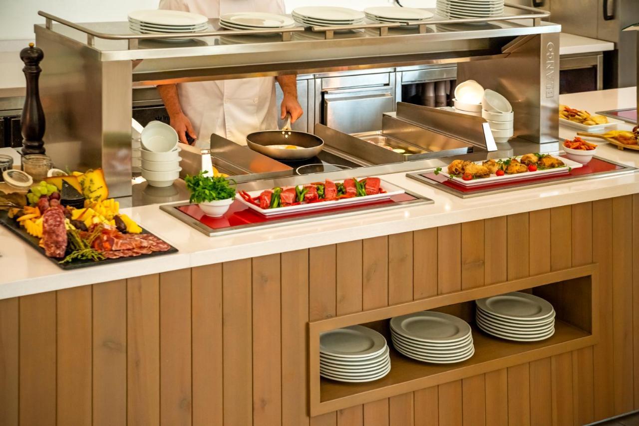 Cabogata Beach Hotel レタマル エクステリア 写真 A buffet