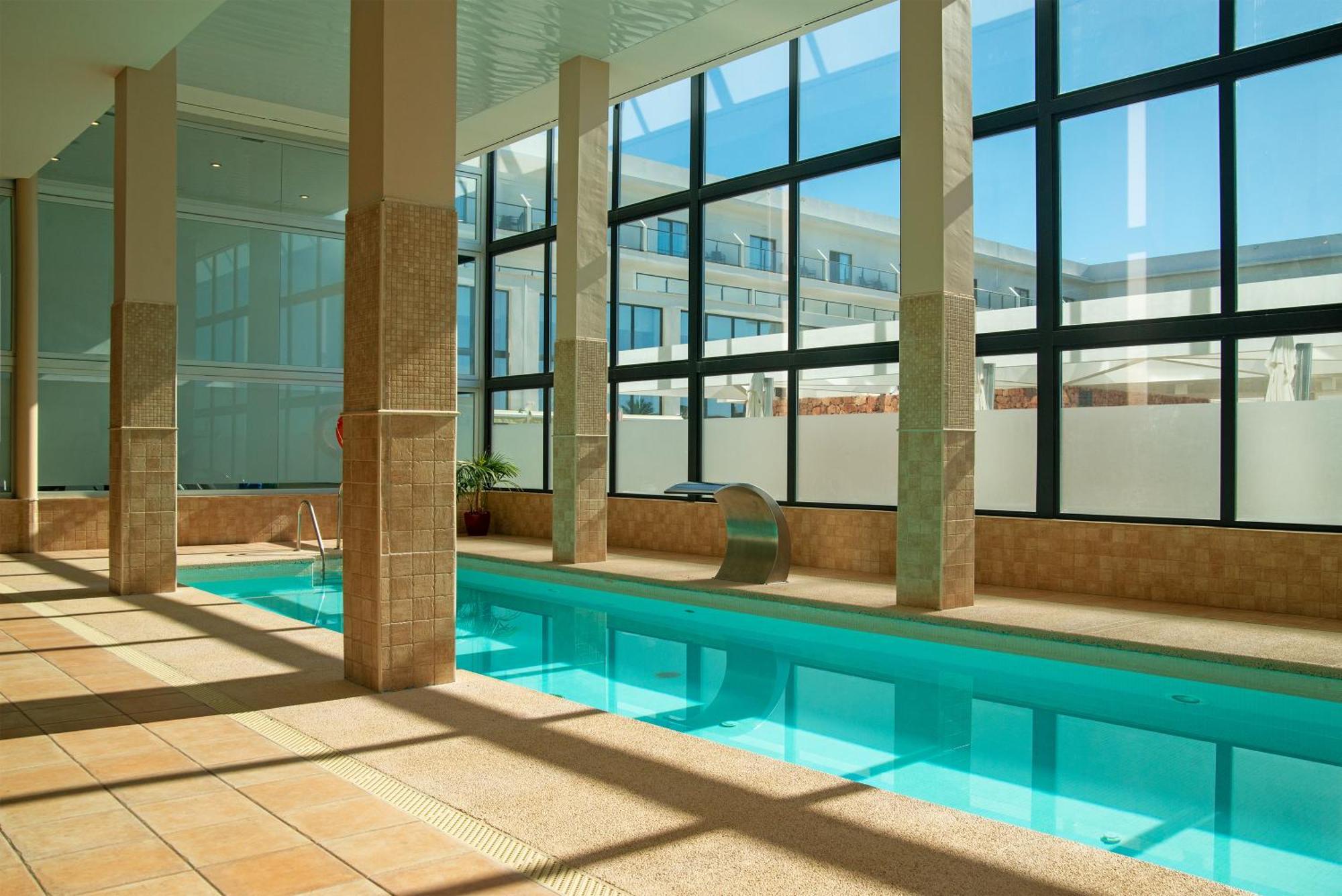 Cabogata Beach Hotel レタマル エクステリア 写真 The swimming pool at the hotel