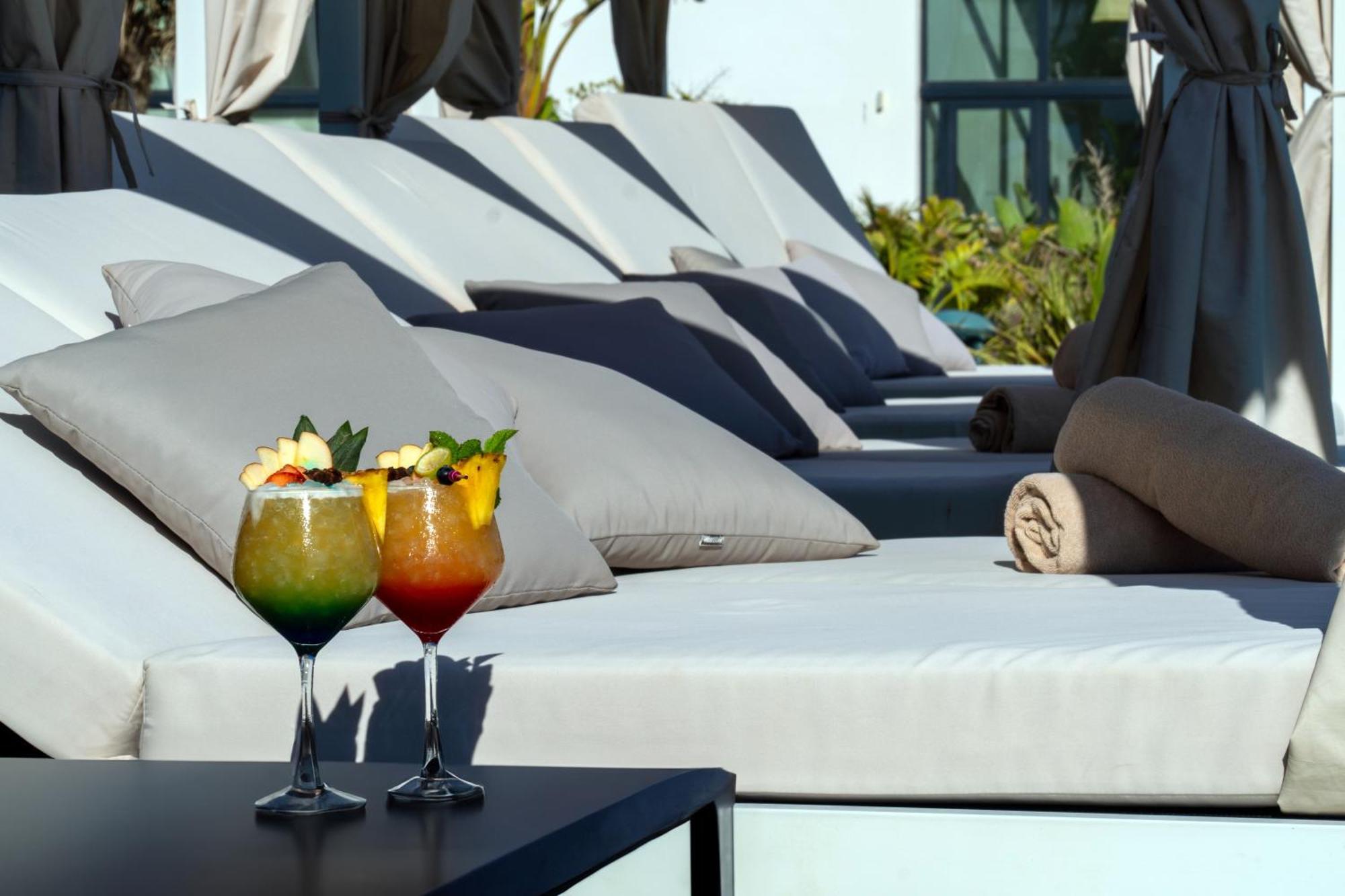 Cabogata Beach Hotel レタマル エクステリア 写真 The pool at the W